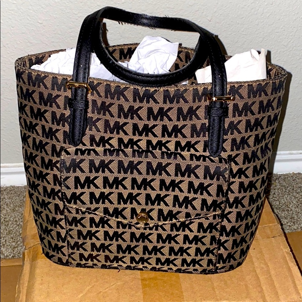 Micheal Kors purse